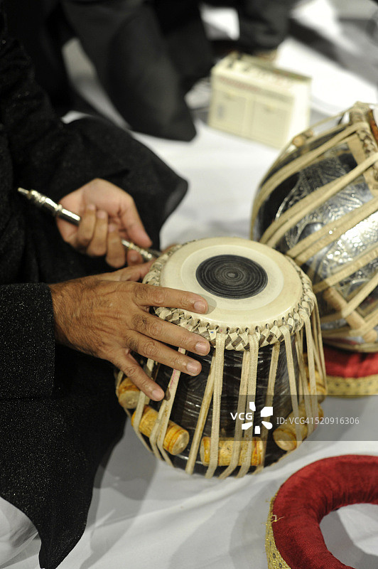 在印度马哈拉施特拉邦孟买调整塔布拉古典印度乐器图片素材