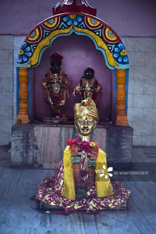 印度马哈拉施特拉邦安纳·哈扎雷的拉莱冈·西迪村的亚达夫·巴巴寺庙图片素材