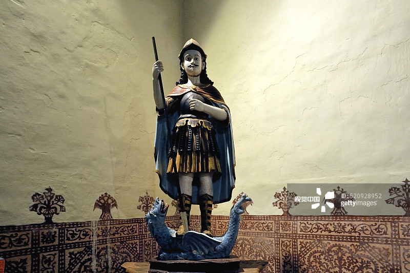 果阿旧城大主教宫殿中的圣克里斯托弗与龙雕像，印度图片素材