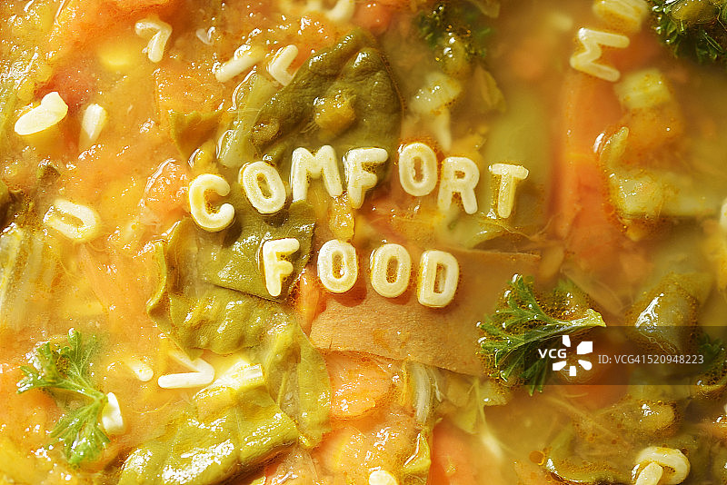 字母汤中的“舒适食物”的CU图片素材