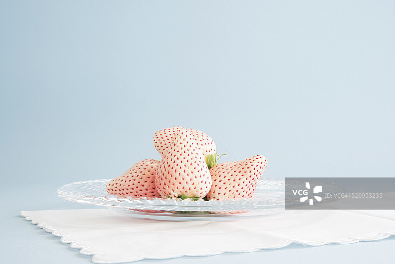 白色草莓图片素材