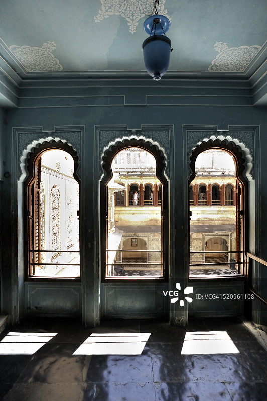 印度拉贾斯坦邦乌代布尔城市宫殿的装饰窗户图片素材