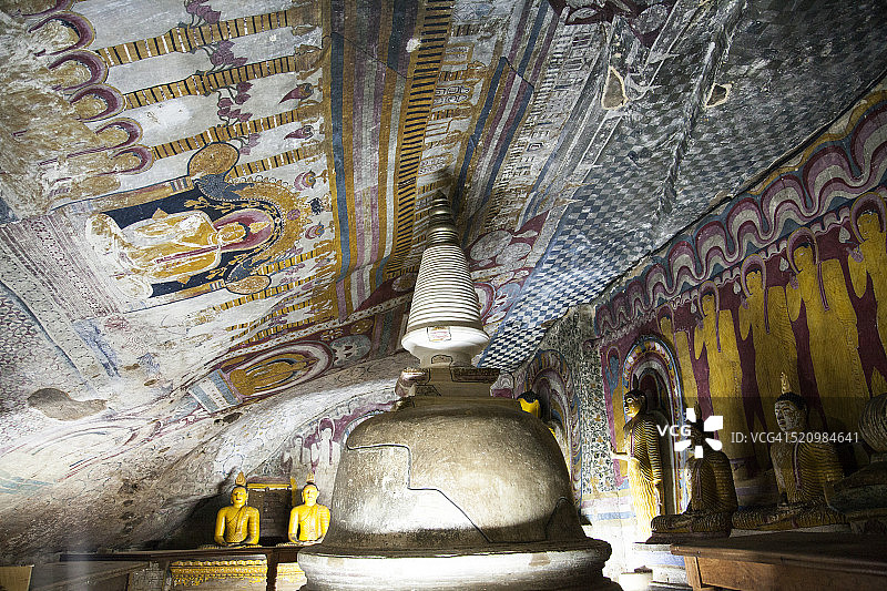 丹布拉石窟寺的佛像图片素材