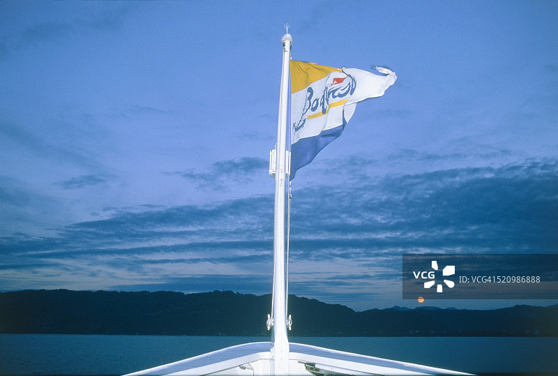 博登湖上船只的旗帜图片素材