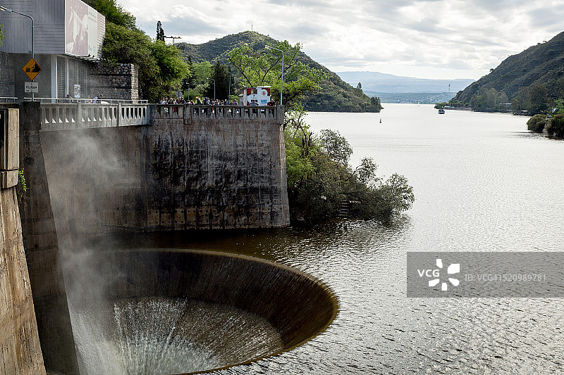 水坝与阿根廷湖图片素材