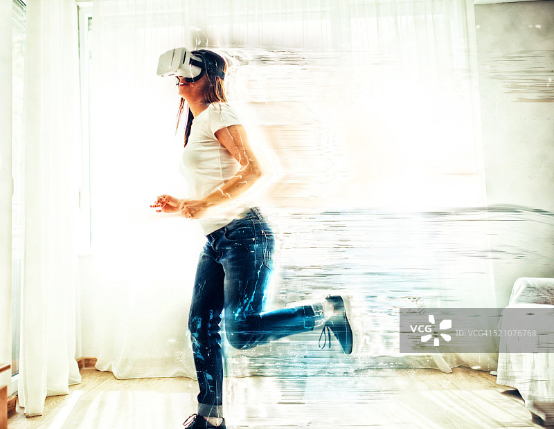 在虚拟现实中奔跑图片素材