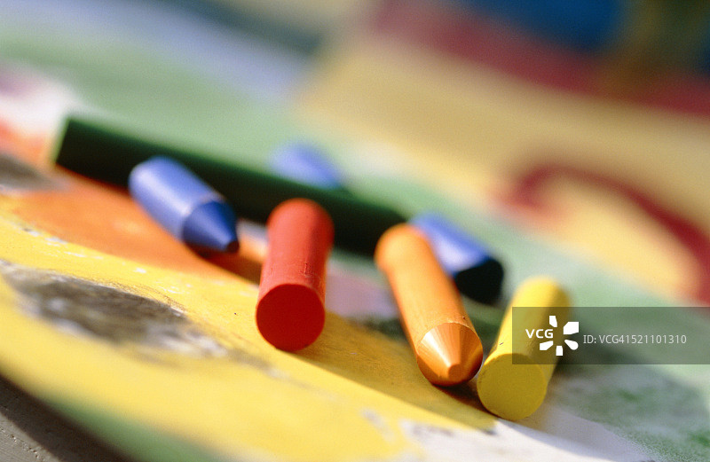 几支彩色蜡笔图片素材