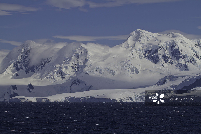 天堂湾和波let岛之间的冰山图片素材
