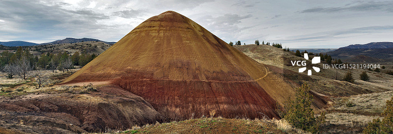 俄勒冈州彩绘山红疤丘图片素材
