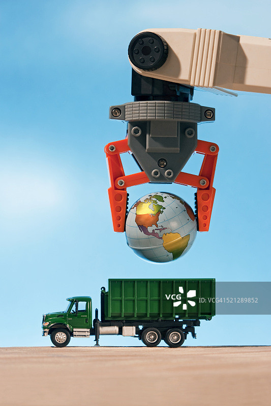机械臂将地球仪放在垃圾箱上图片素材