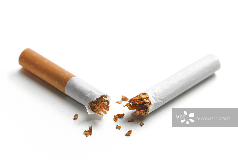 新年决心：折断的香烟图片素材