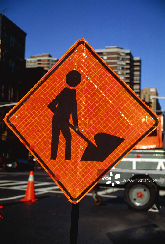 道路施工警告标志图片素材