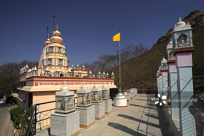 印度马哈拉施特拉邦纳西克附近的迪甘巴尔耆那教Gajpanth Pahad Mahsrul寺庙图片素材