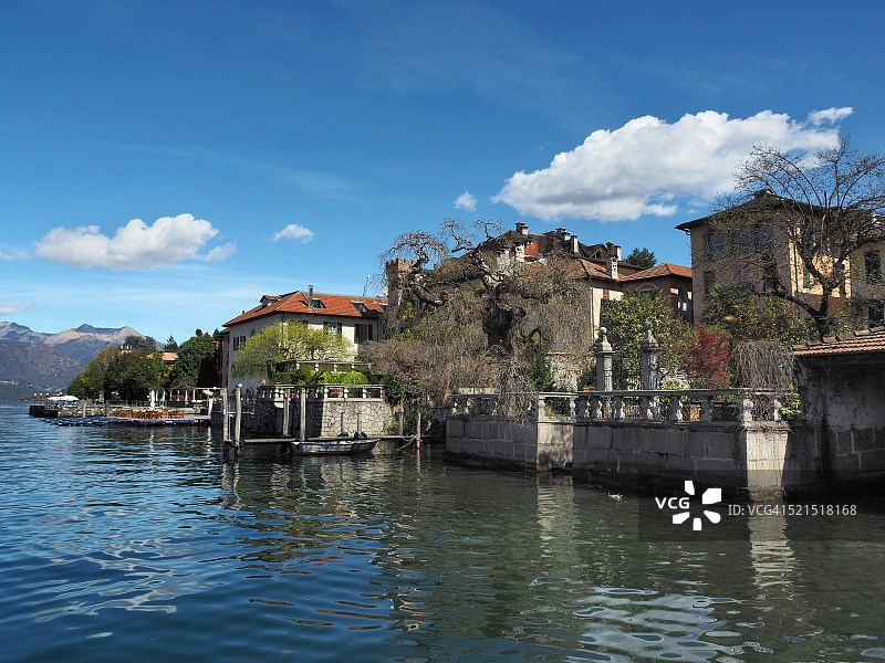 意大利北部奥尔塔湖圣朱利奥湖滨风光图片素材