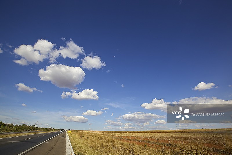 乡间小路图片素材