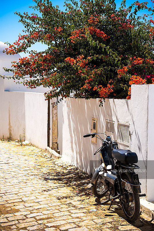 西迪布赛德小巷里的旧摩托车图片素材