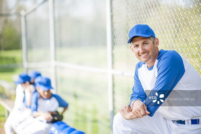 教练和他的团队在休息区图片素材