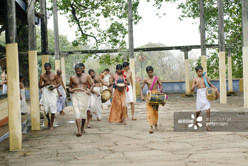 印度喀拉拉邦寺庙中的神圣普迦仪式图片素材