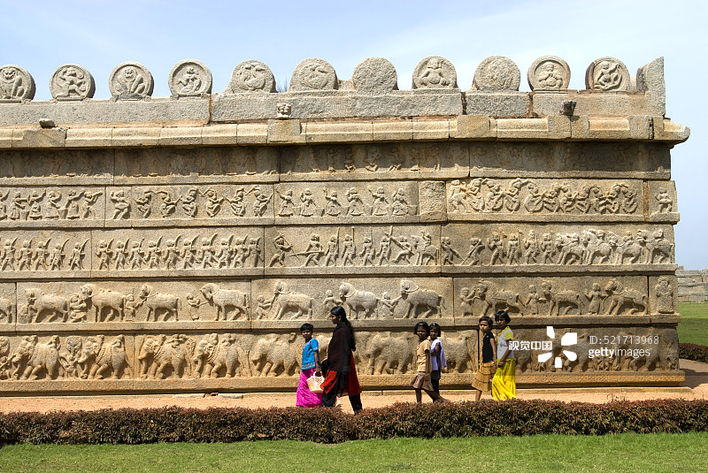 印度卡纳塔克邦亨比，罗摩衍那神庙外墙雕刻图片素材