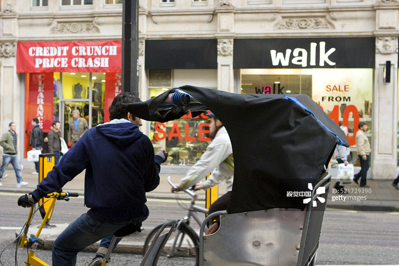 在英国伦敦哈罗米德尔塞克斯的自行车人力车图片素材