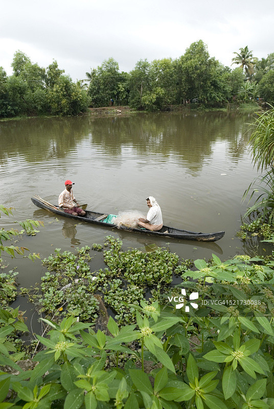 喀拉拉邦Changanacherry至Alappuzha的回水场景船夫（印度）图片素材