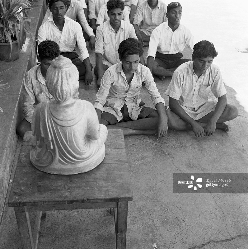 课堂上的学生，VIDYAPITH在卡纳塔克邦迈索尔的南扬古德镇培训农村青年图片素材