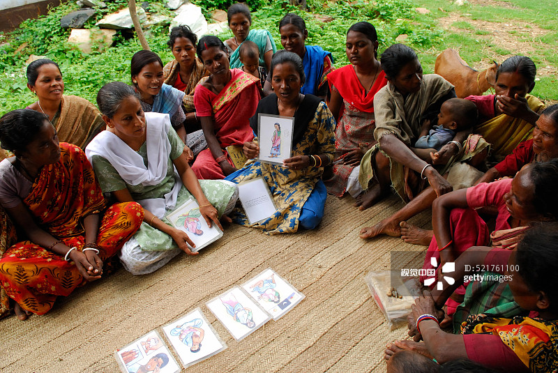 印度贾坎德邦查克拉达尔布尔的分娩教育图片素材