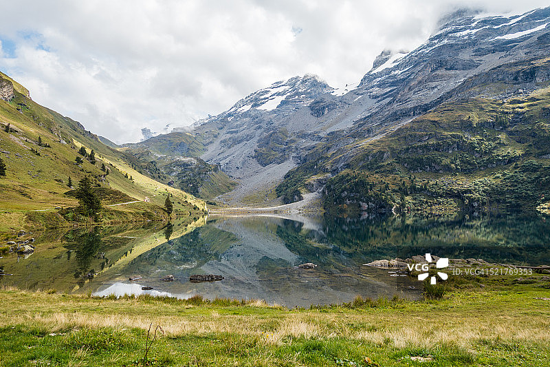 瑞士阿尔卑斯山中的恩格斯特伦湖图片素材