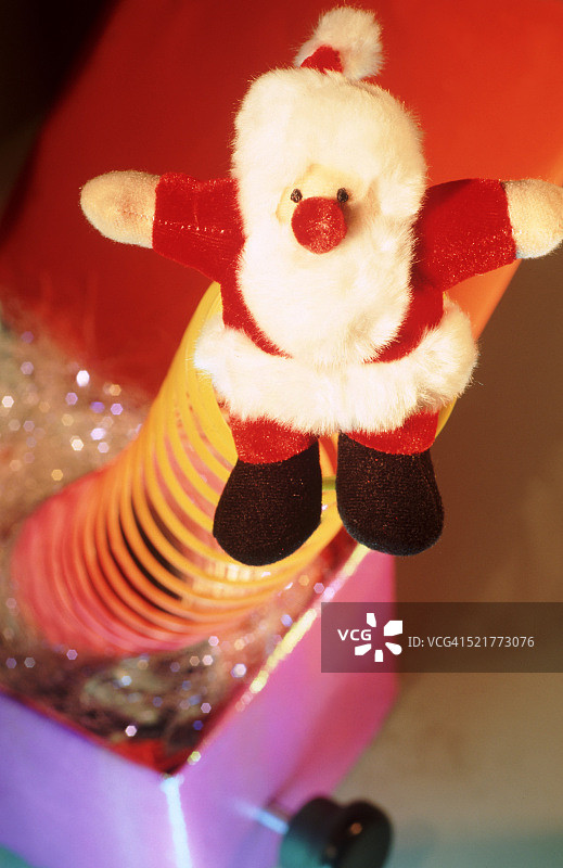 百宝箱里的圣诞老人图片素材