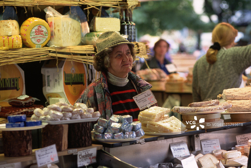 巴伐利亚市场上的农产品摊位图片素材