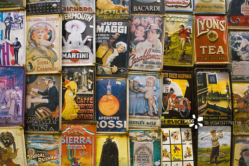 波特贝罗市场上的复古纪念品图片素材