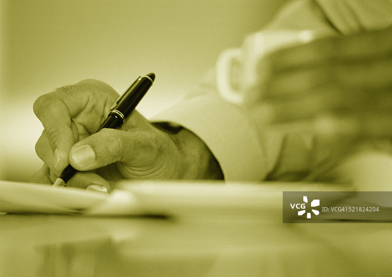 忙于写作的商人图片素材