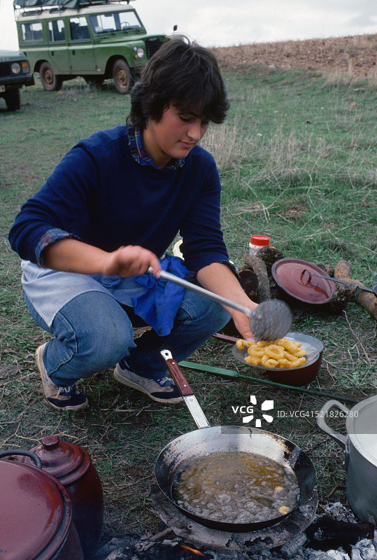 厨师为猎鸟人准备午餐图片素材