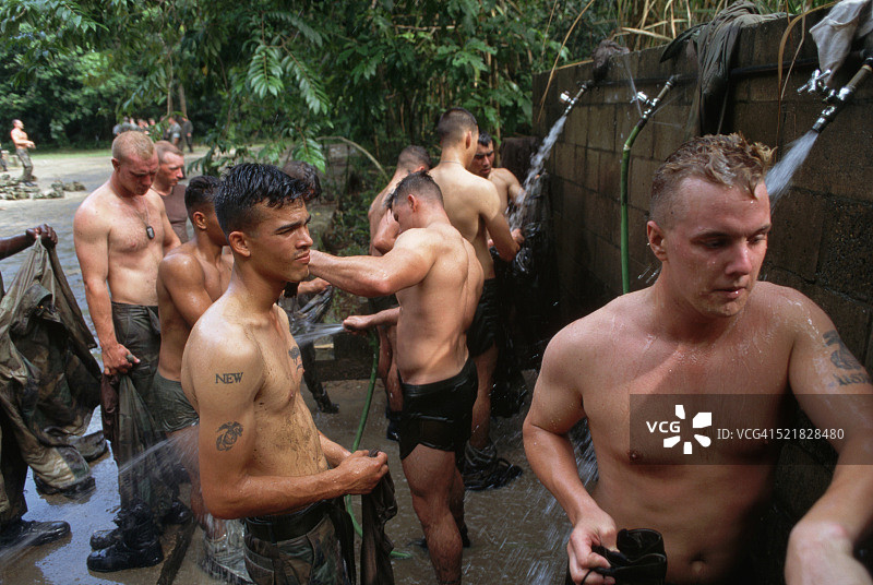 海军陆战队淋浴图片素材