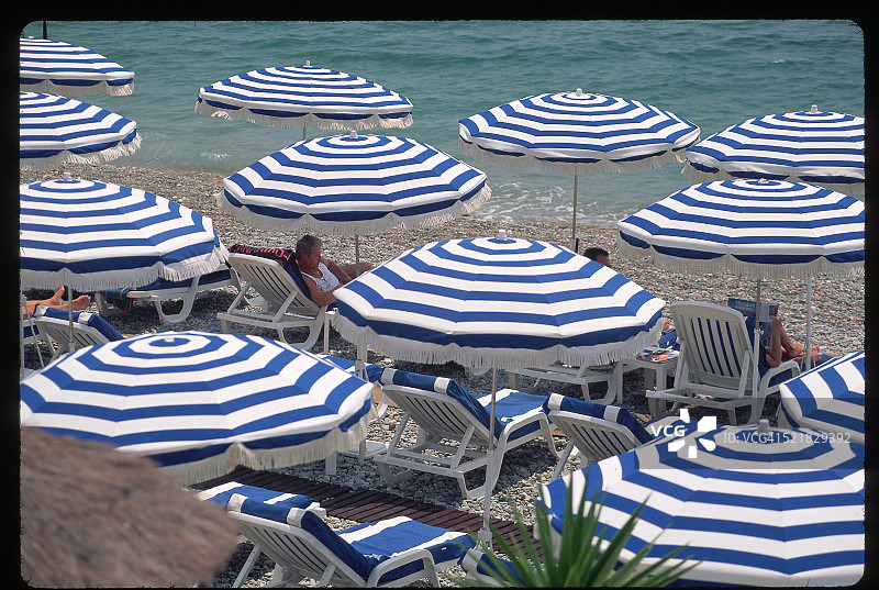 法国海王星海滩上的伞图片素材