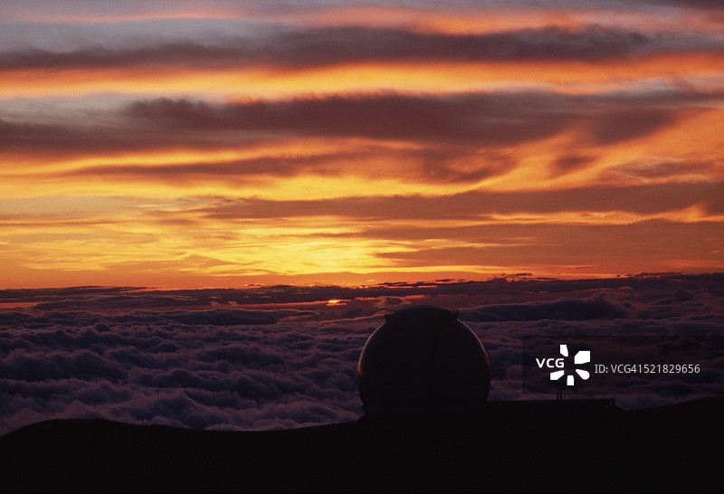 从茂纳凯亚看到的日落图片素材