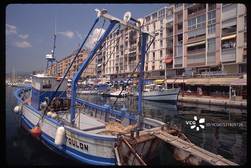 停靠在港口的渔船图片素材