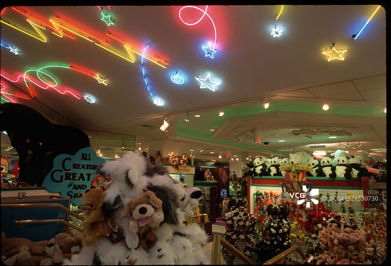 F.A.O.施瓦茨商店里的毛绒玩具图片素材