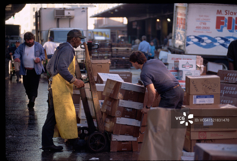 富尔顿鱼市场装鱼图片素材