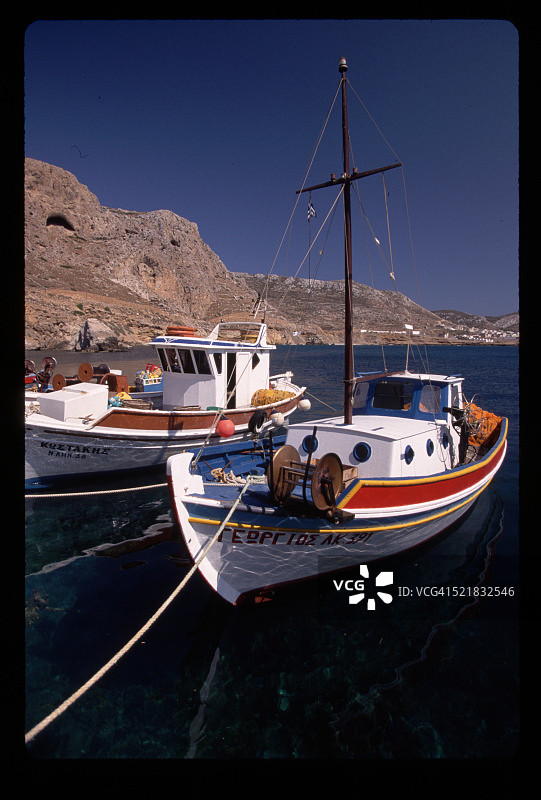 希腊港口的渔船图片素材