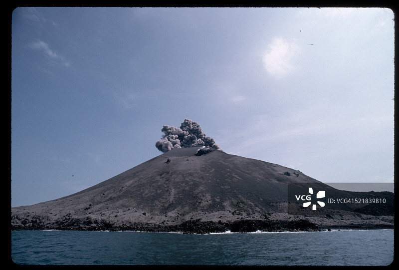喀拉喀托火山的小型喷发图片素材