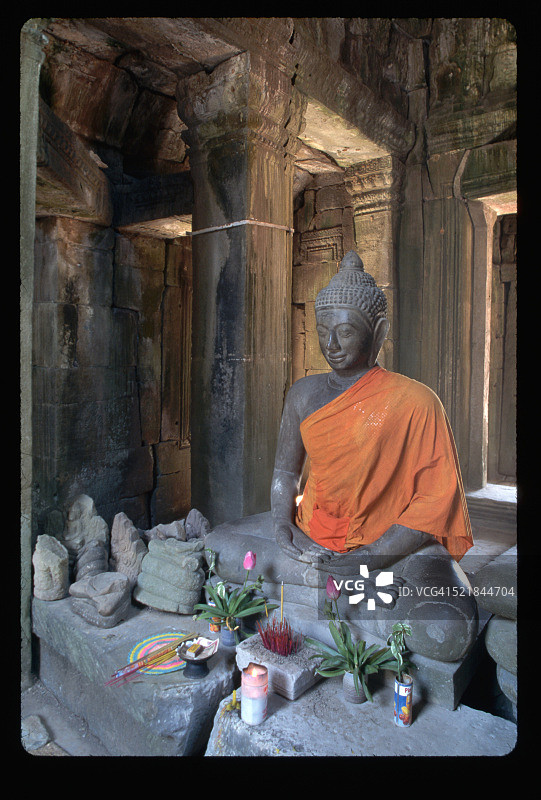 柬埔寨班迭哥迪寺东门内的佛像雕塑图片素材
