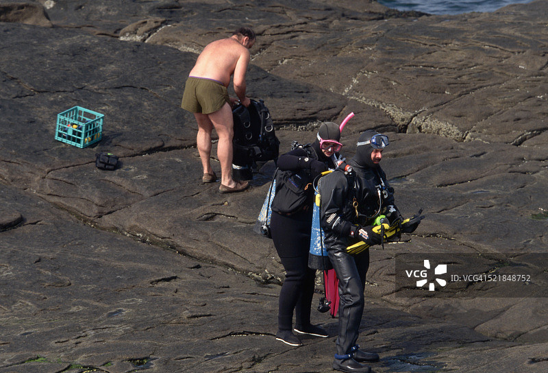 出水的潜水员图片素材