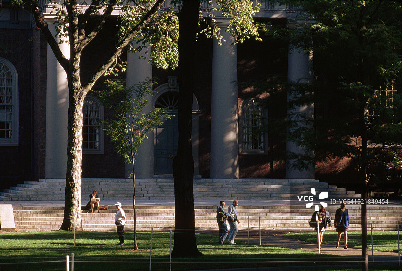 哈佛 yard 和纪念教堂图片素材
