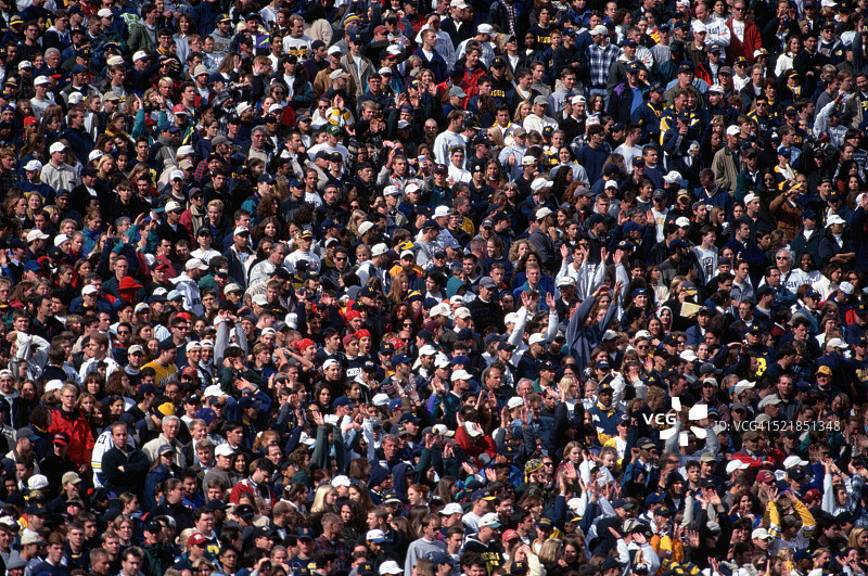 密歇根大学橄榄球比赛观众席掠影图片素材