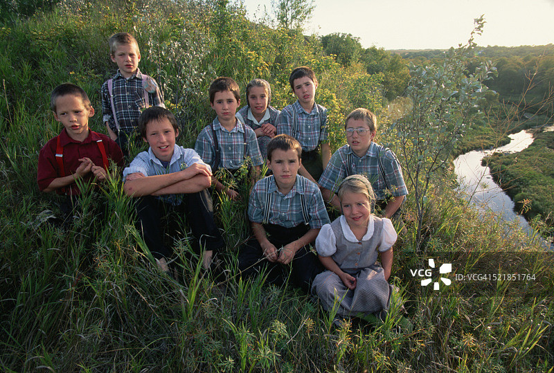 田野里的胡特儿童图片素材