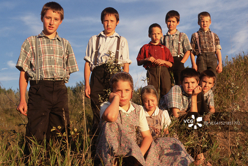 田野里的胡特儿童图片素材