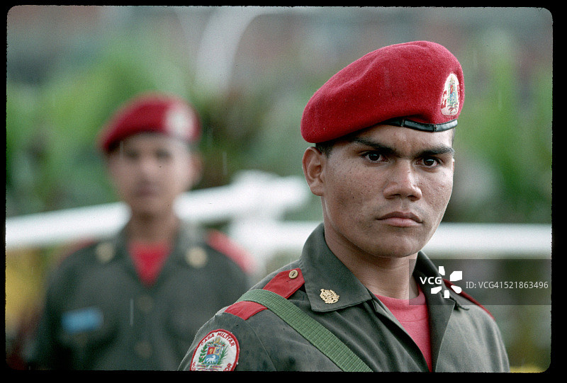 表情严肃的士兵肖像图片素材