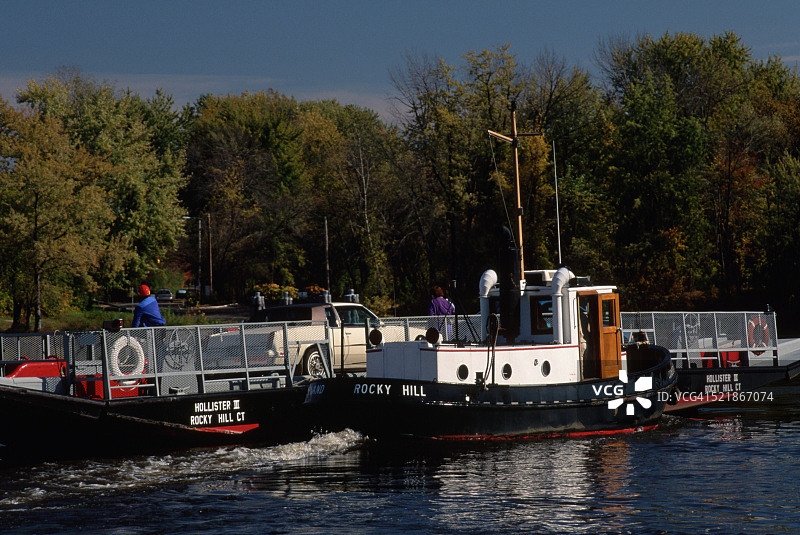 横跨康涅狄格河的渡轮图片素材