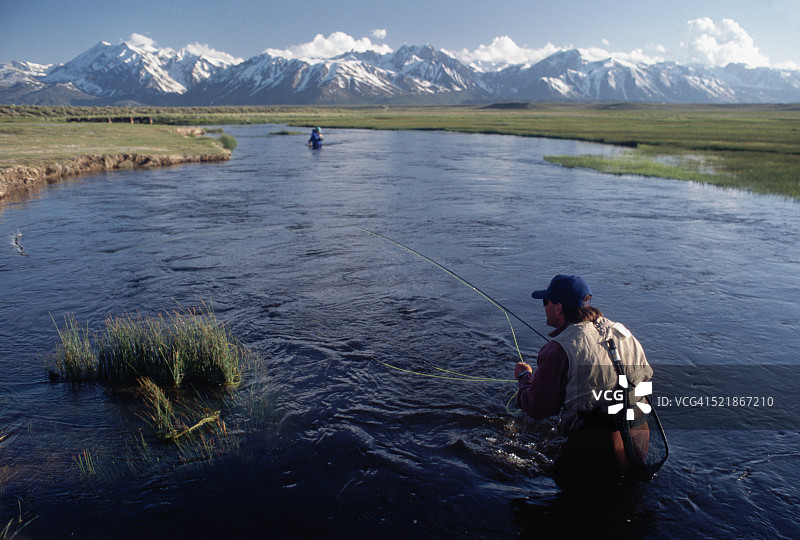 在内华达山脉飞蝇钓鱼图片素材